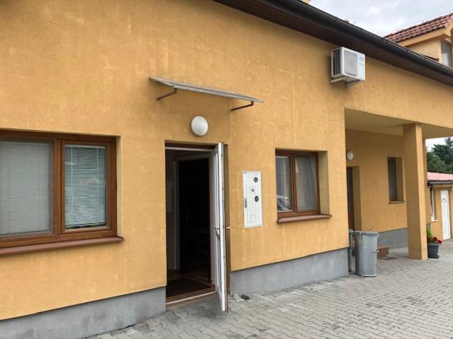 דירות בויניצה Apartmanovy Dom Slavia מראה חיצוני תמונה